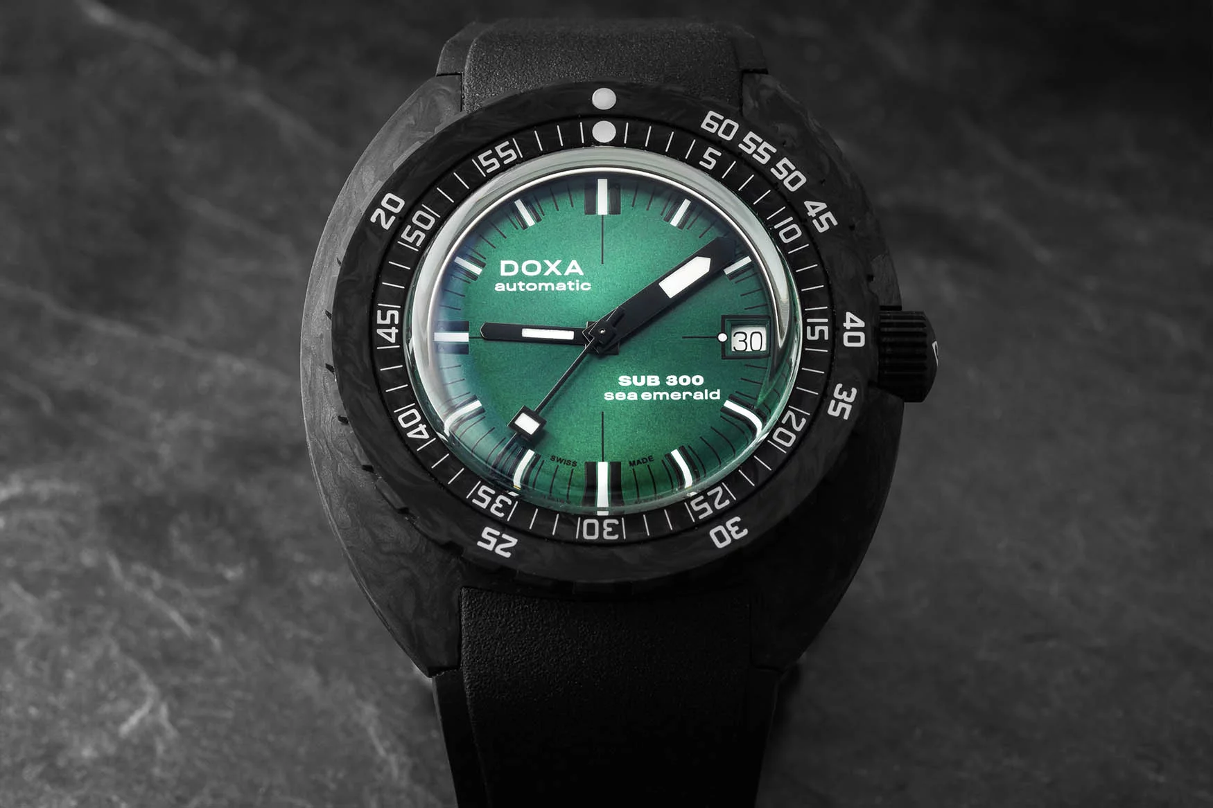 Doxa-SUB-300-Carbon-Sea-Emerald.jpg